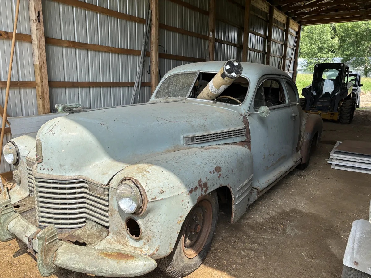Cadillac-Series-61-1941
