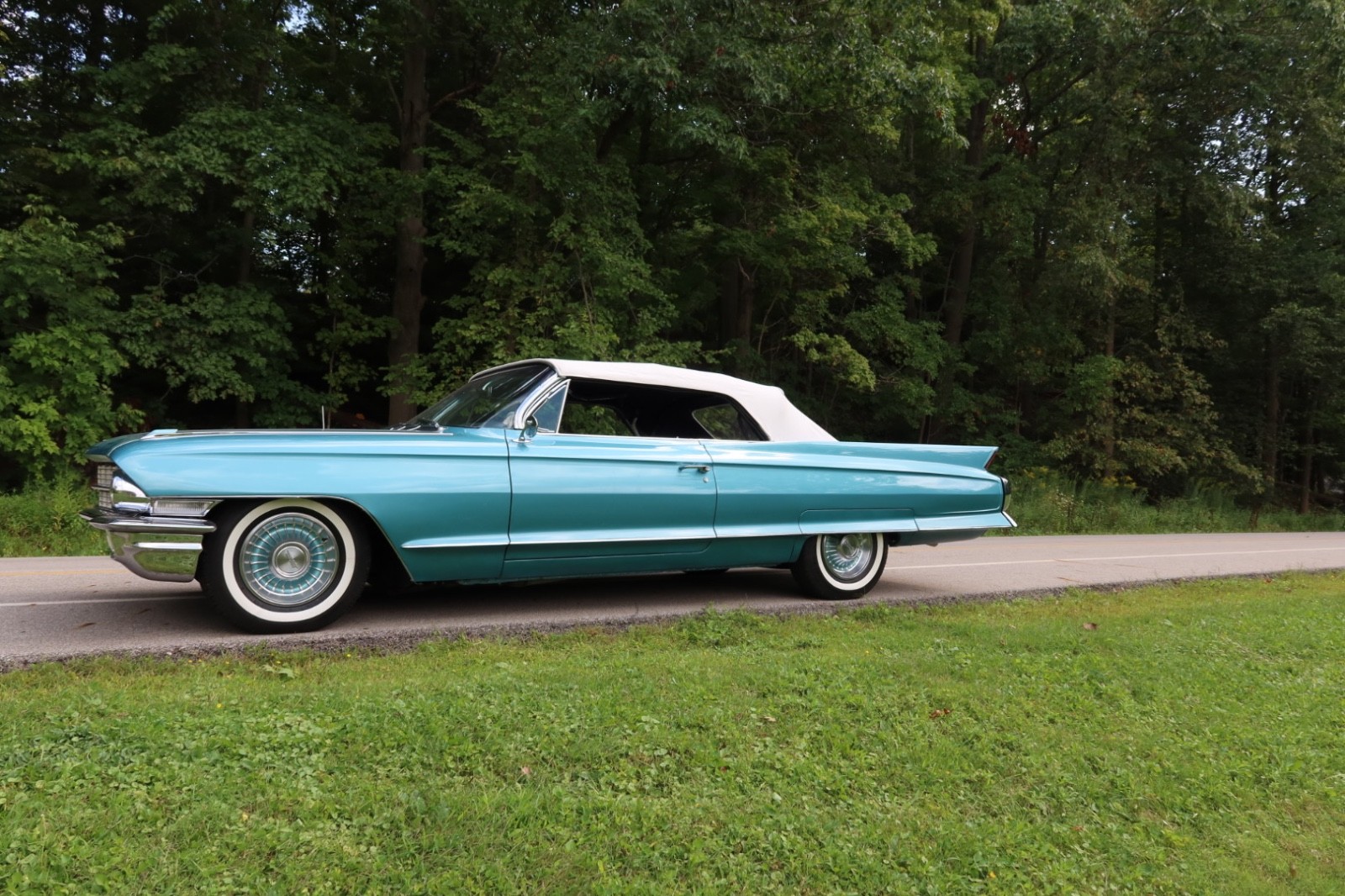 Cadillac-Series-62-1962-barn-find