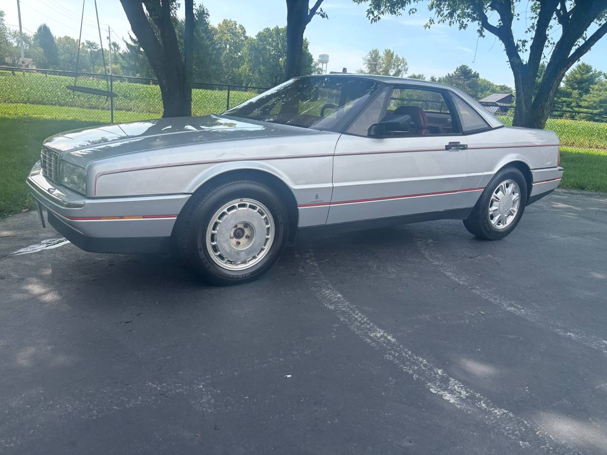 Cadillace-allante-1989-Gray
