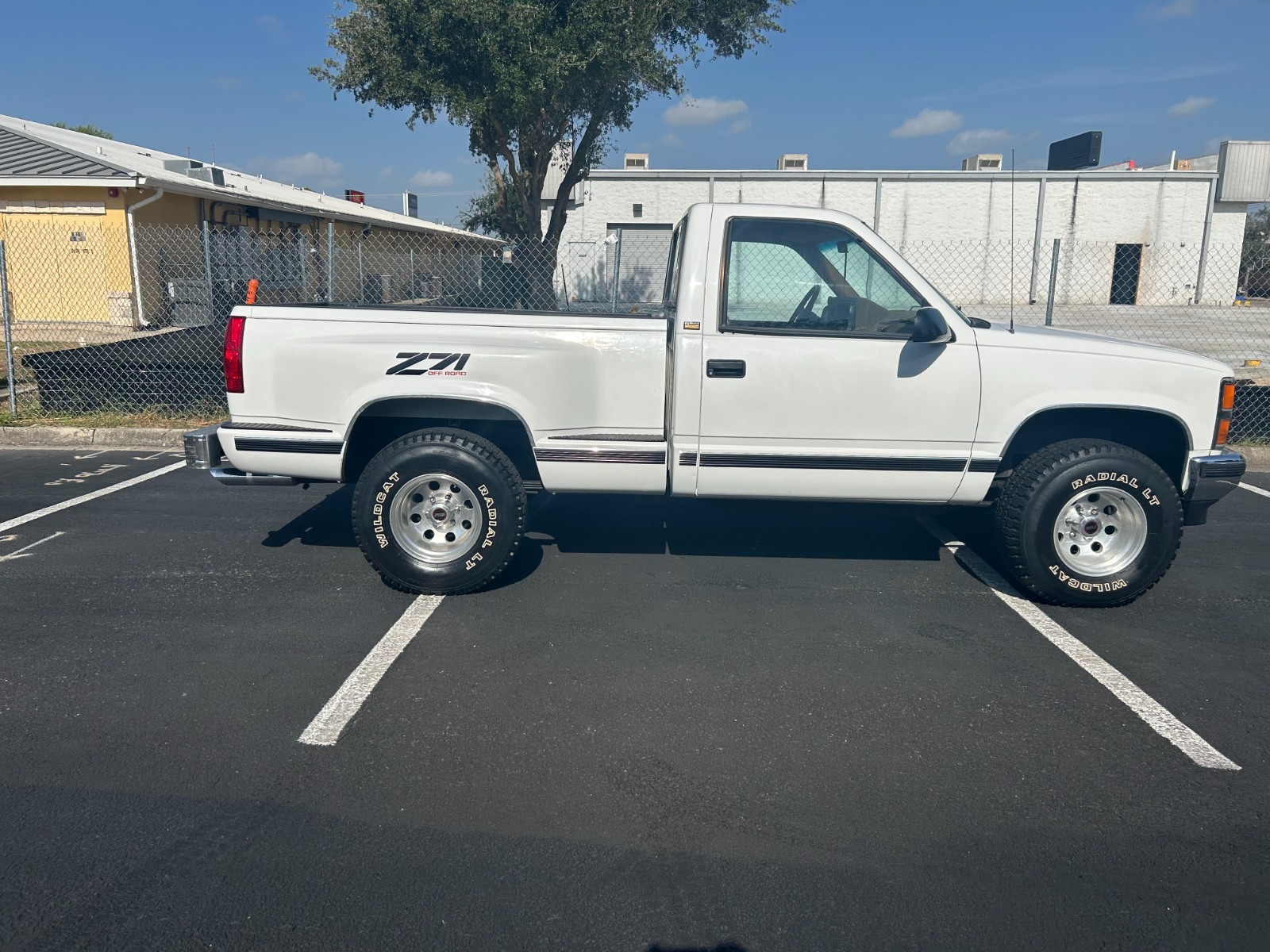 Chevrolet-12-Ton-Pickup-1989-Standard-Cab-Pickup-Tan