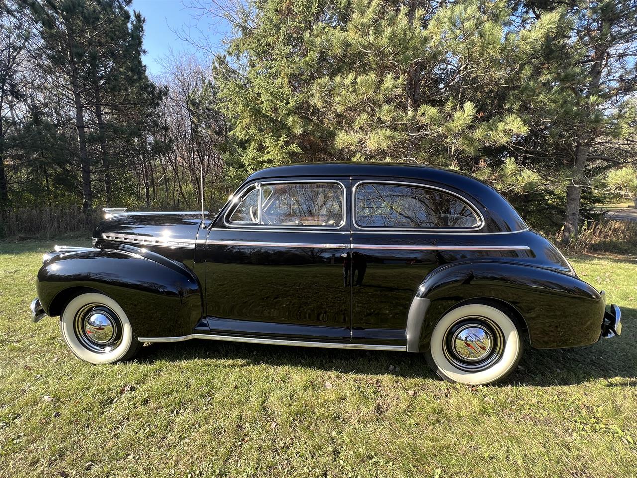 Chevrolet-2-dr-sedan-1941-Black-Tan