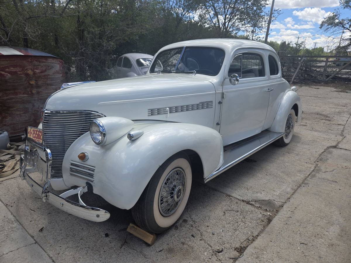 Chevrolet-2d-coupe-1939-White
