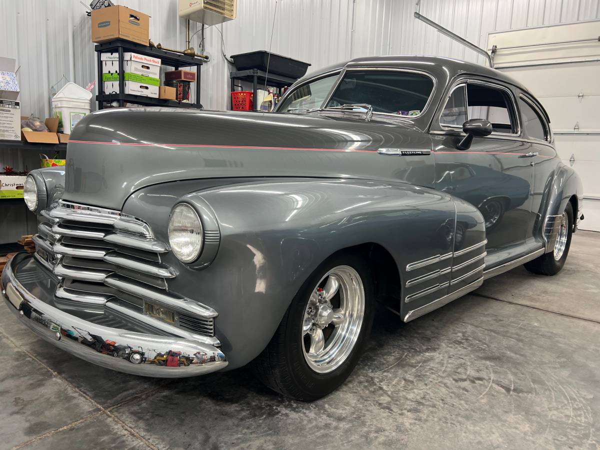 Chevrolet-Aero-coupe-1947-Gray