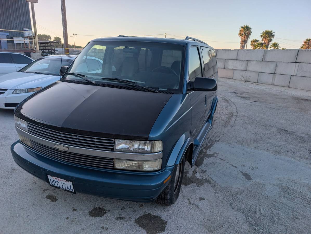 Chevrolet-Astro-van-12-ton-nominal-1995-Green