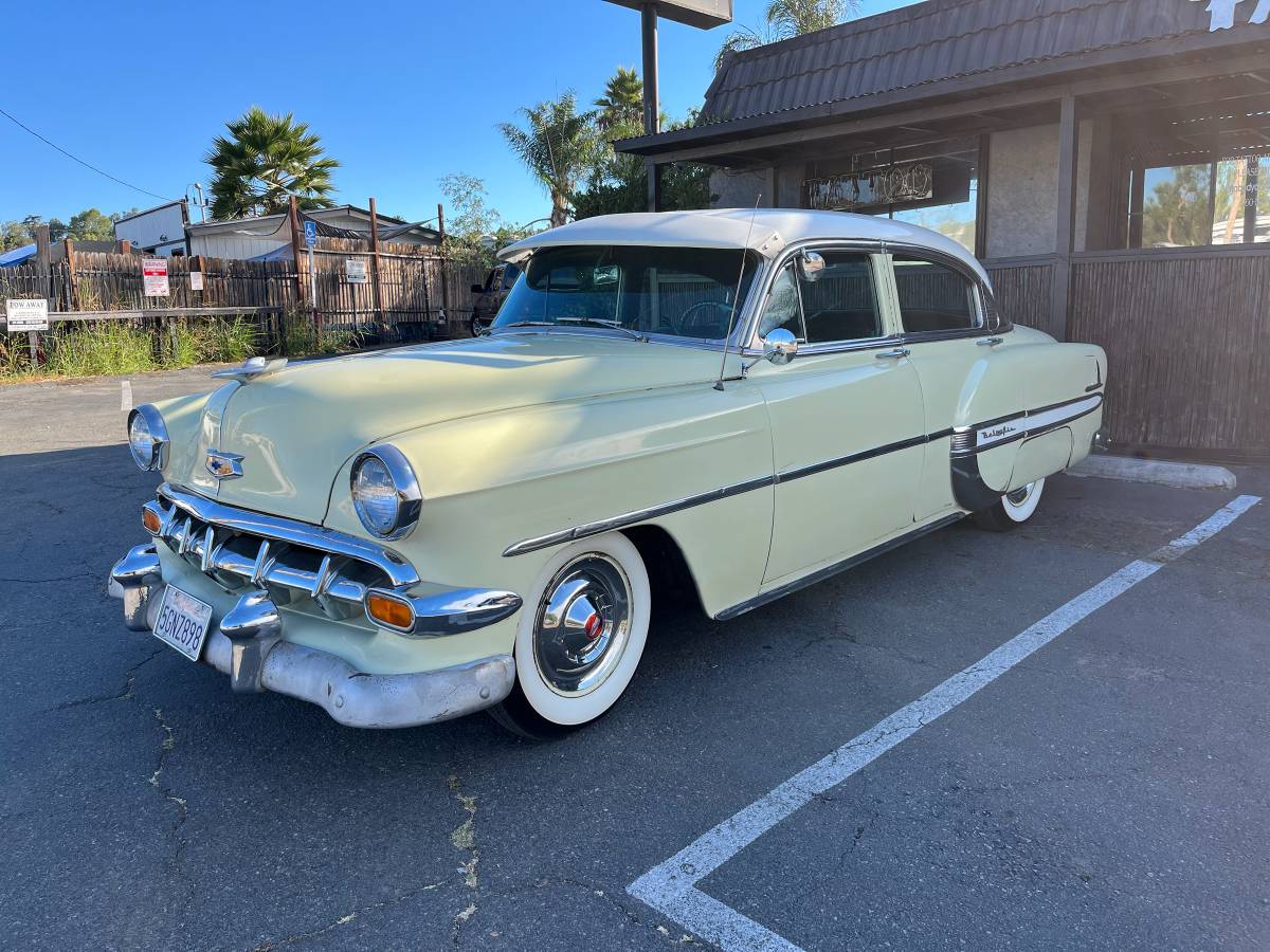 Chevrolet-Bel-air-1954-Yellow