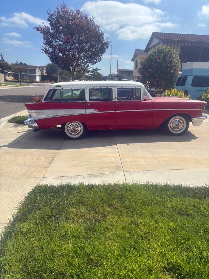 Chevrolet-Bel-air-statiob-wagon-1957-Red