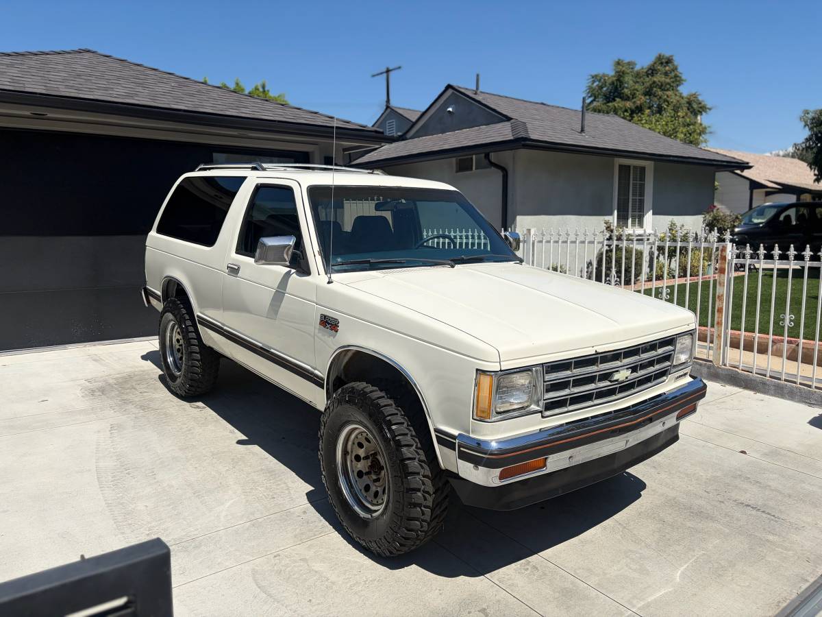 Chevrolet-Blazer-1984-White