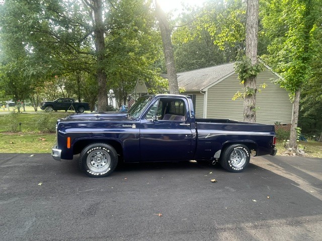 Chevrolet-C-10-1979-square-body-short-bed-Blue