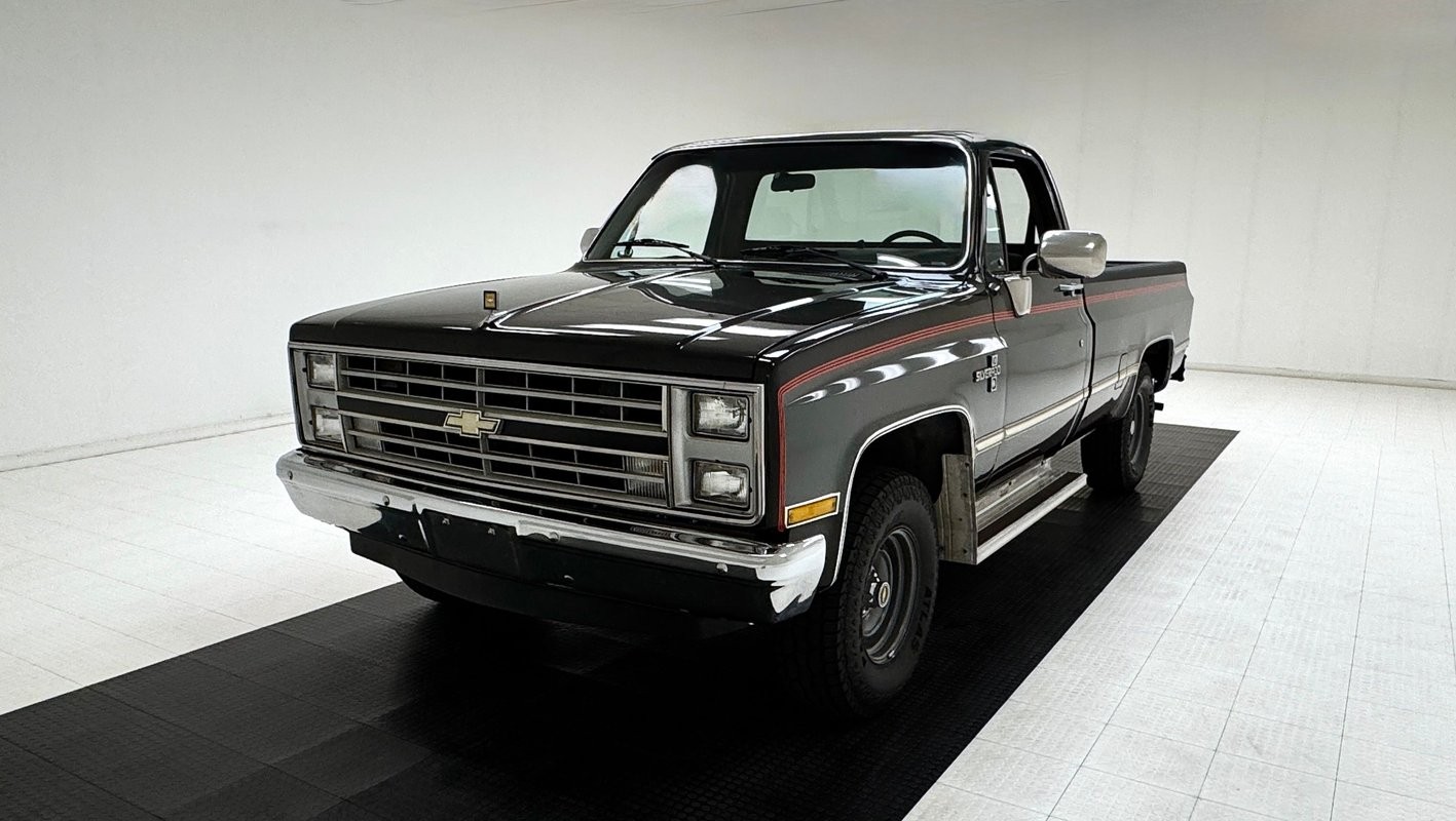 Chevrolet-C-10-1986-Standard-Cab-Pickup-Black