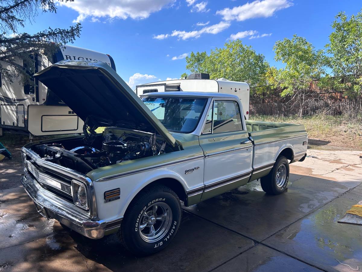 Chevrolet-C-10-custom-deluxe-factory-short-bed-1971-Green