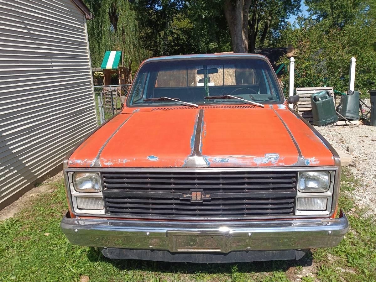 Chevrolet-C-10-pickup-1983