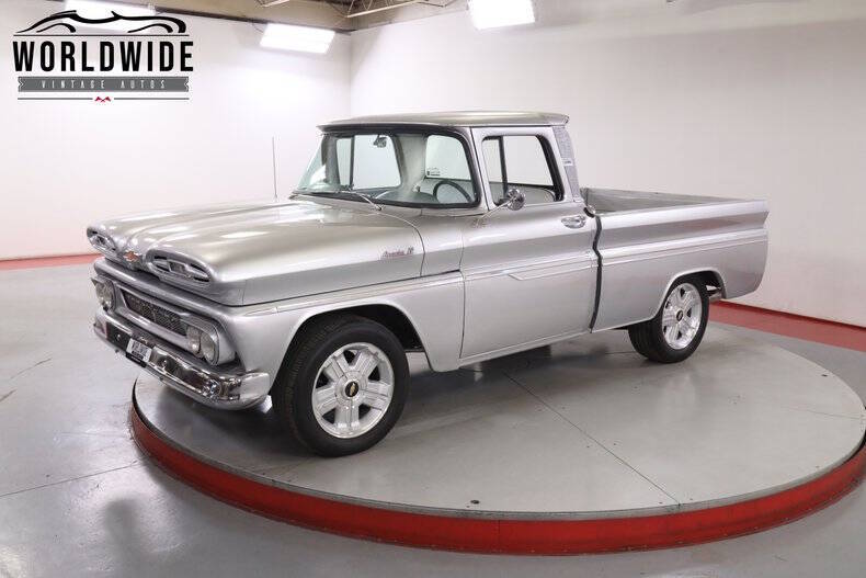 Chevrolet-C10-1961-Silver-BlackWhite