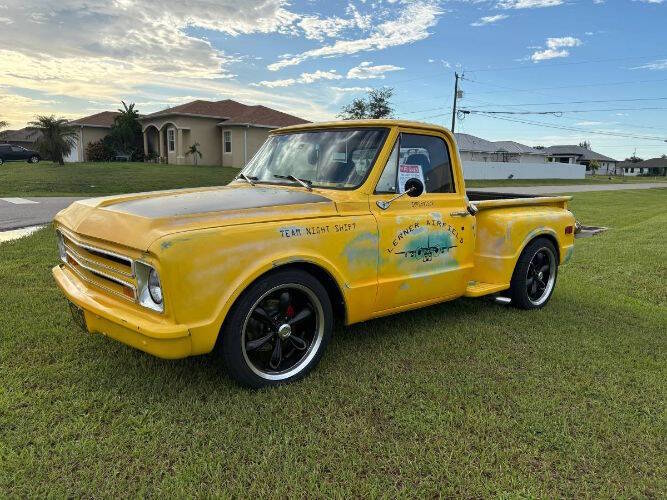 Chevrolet-C10-1967-Yellow