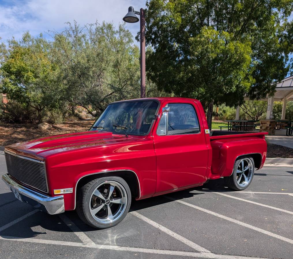 Chevrolet-C10-1983-Red