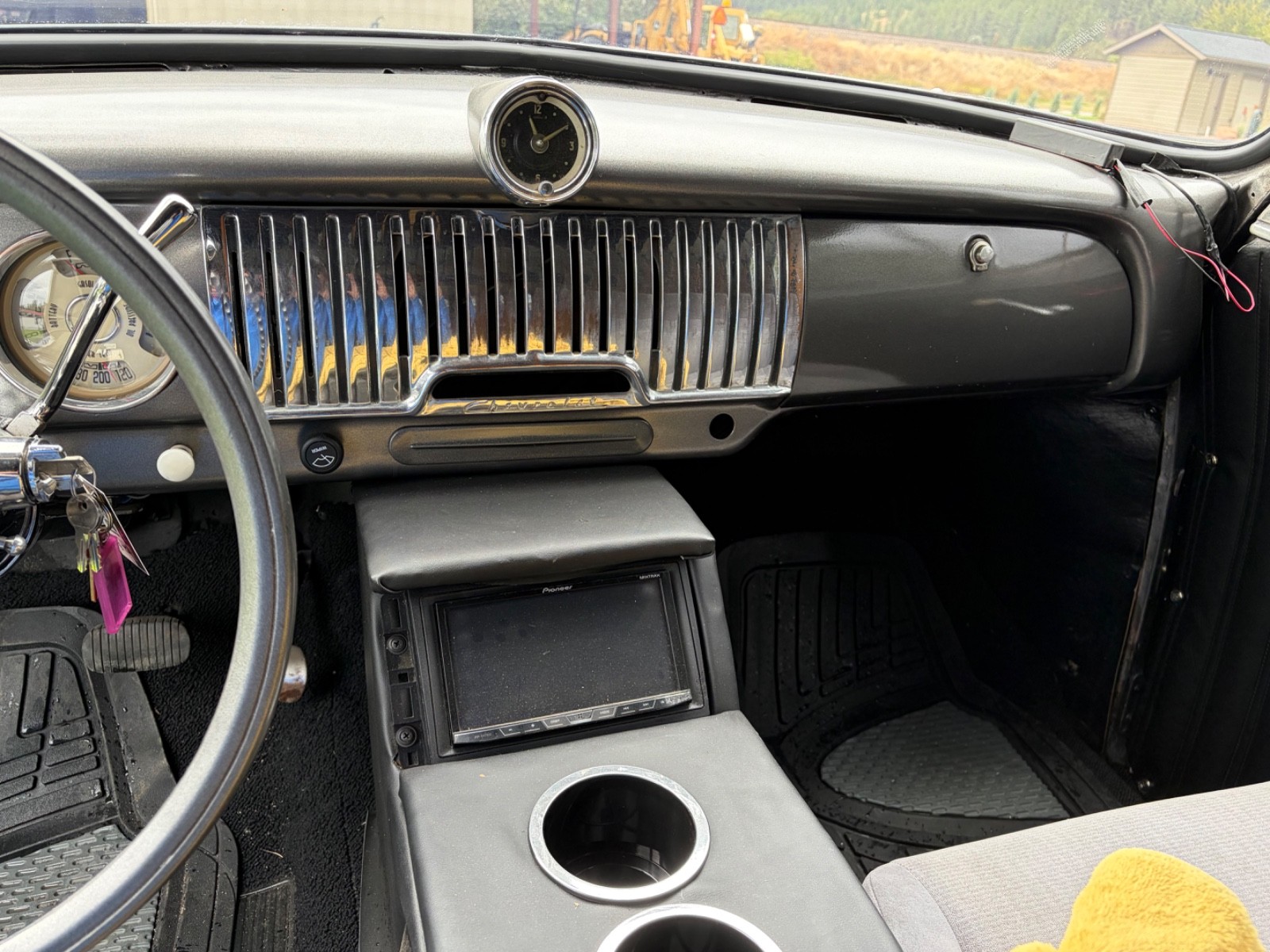 Chevrolet-C10-Panel-1952-Coupe-Gray