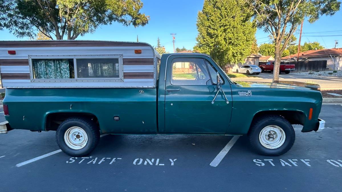 Chevrolet-C10-custom-deluxe-model-cc10903-1975-Green