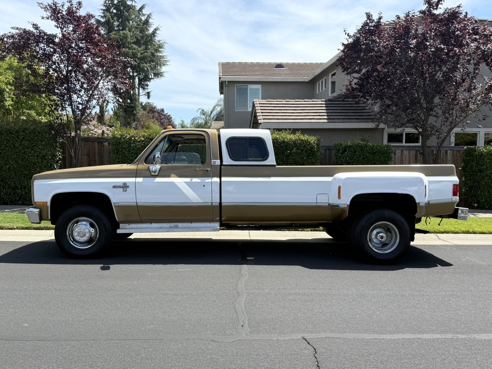 Chevrolet-C20-1984-Standard-Cab-Pickup-Tan