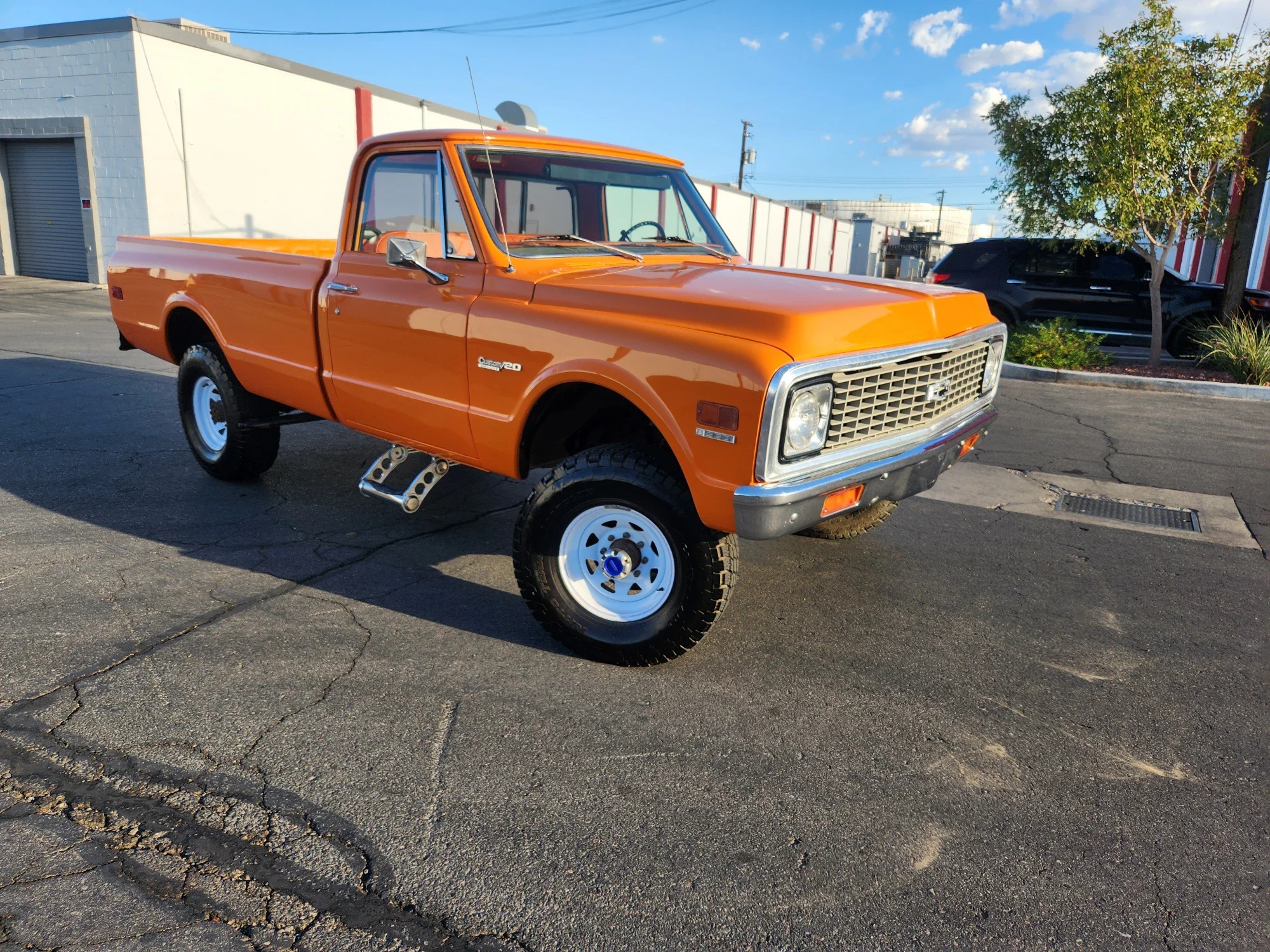 Chevrolet-C20-truck-1972-Orange-Tan