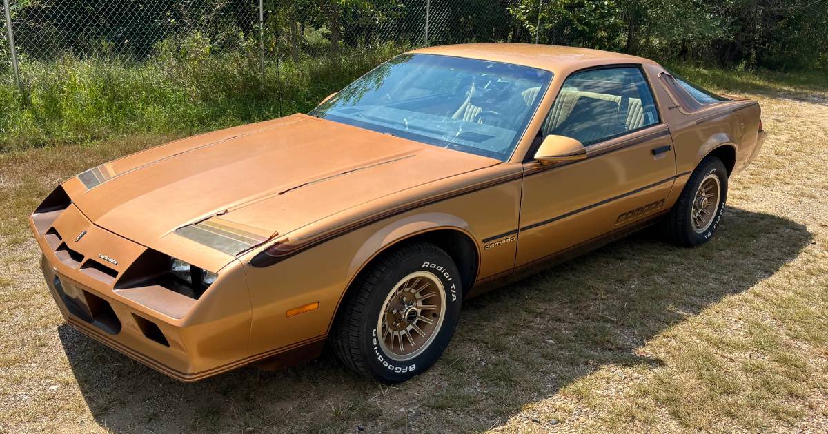 Chevrolet-Camaro-1982-Gray