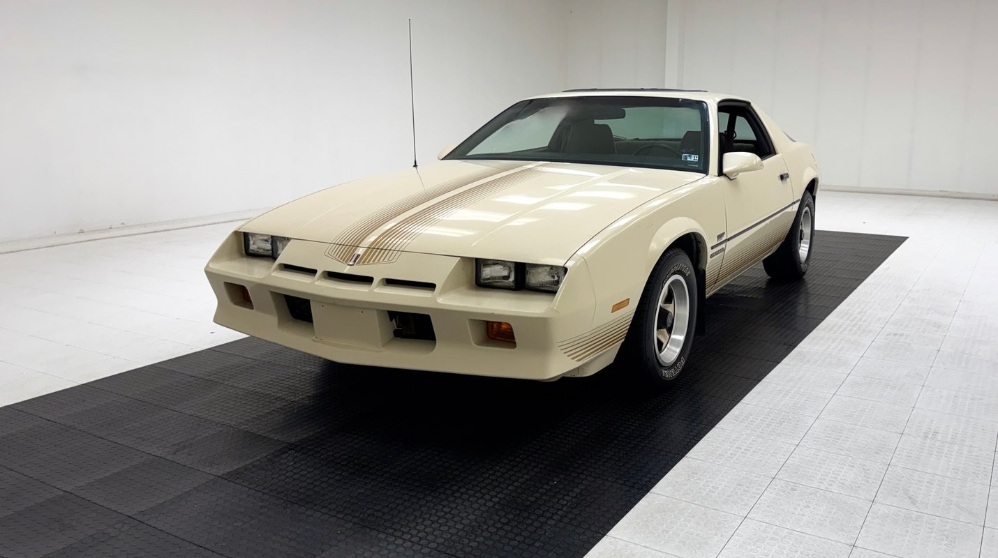Chevrolet-Camaro-1984-Coupe-Brown