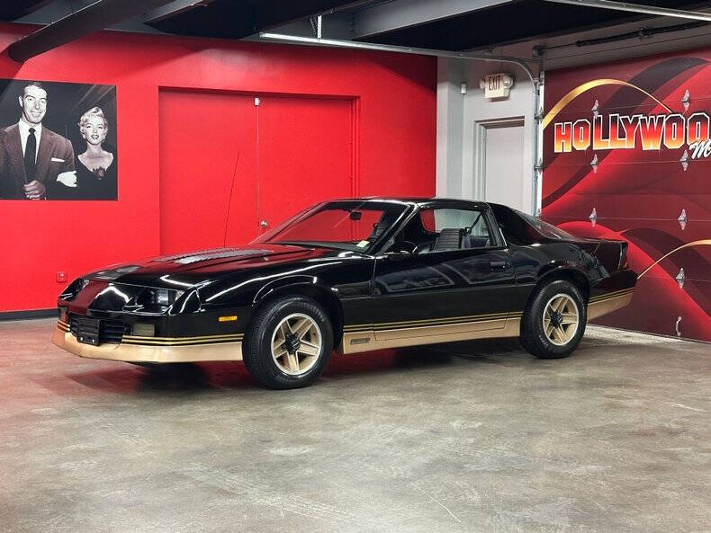 Chevrolet-Camaro-1985-Black-Black-amp-Gray