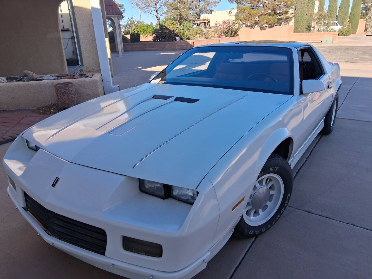 Chevrolet-Camaro-1985-White