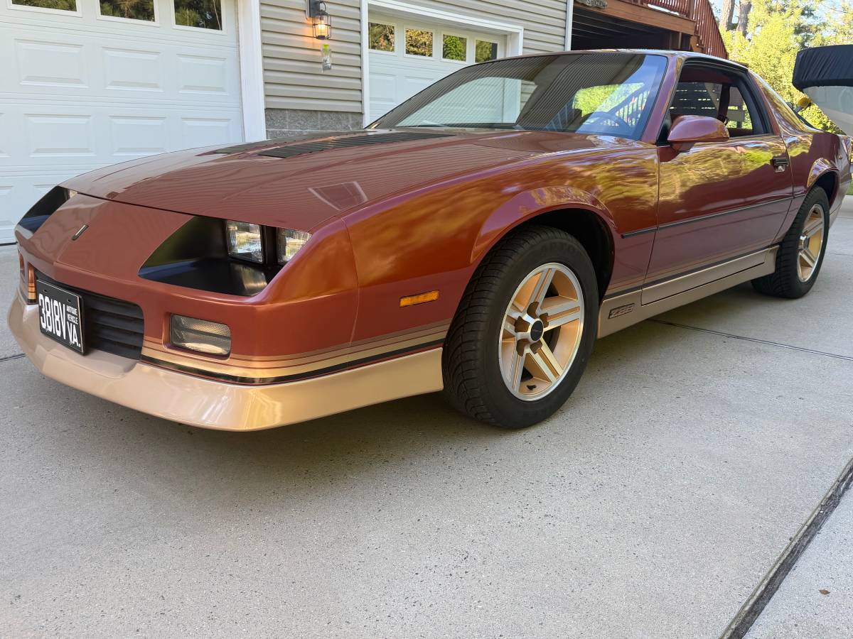 Chevrolet-Camaro-sport-z28-1985