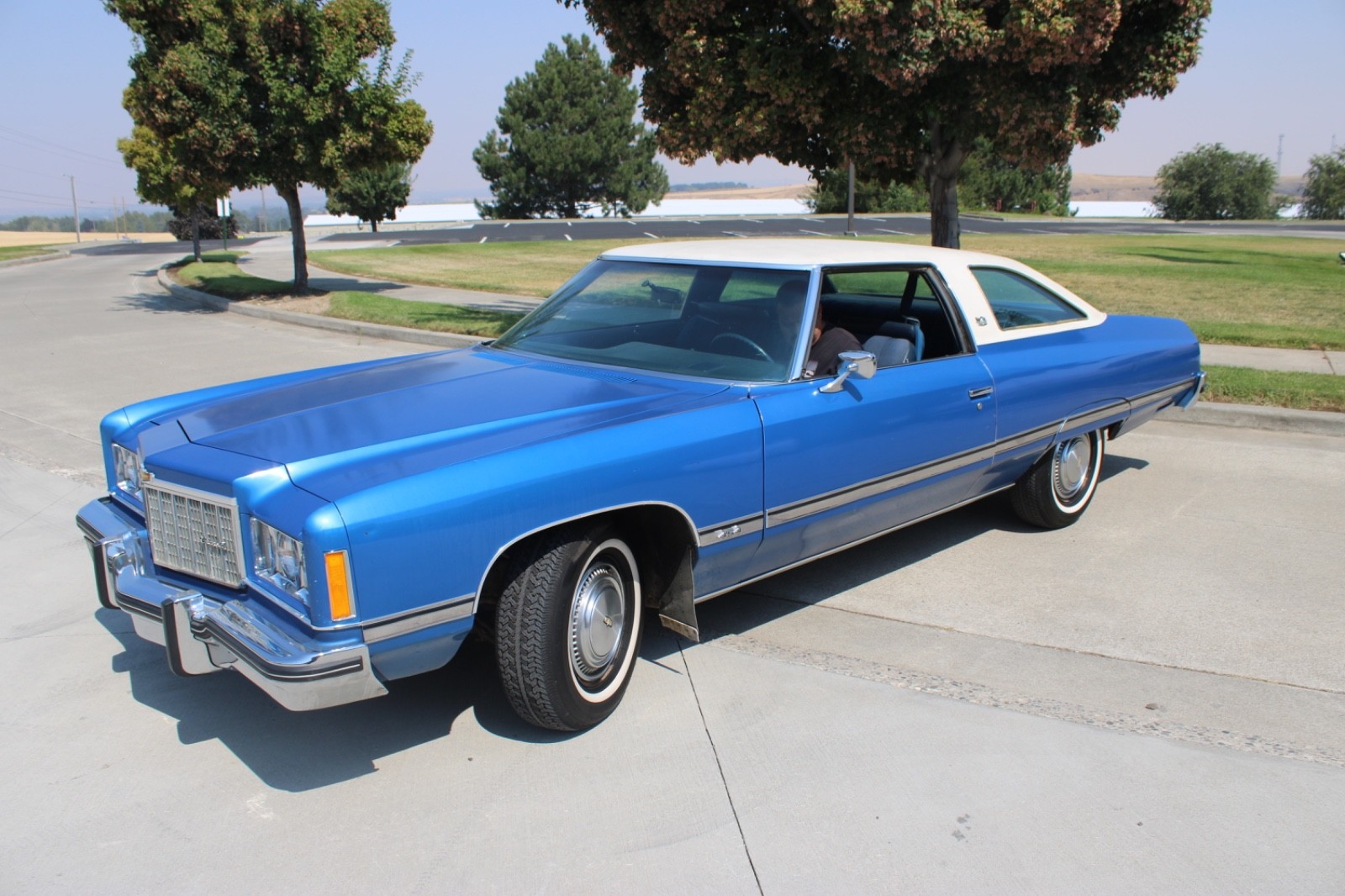 Chevrolet-Caprice-1974-Sedan