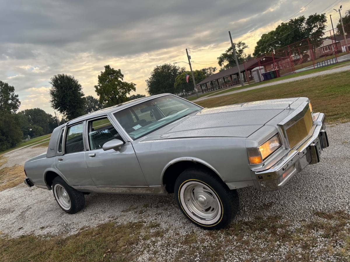 Chevrolet-Caprice-classic-ls-1987-custom