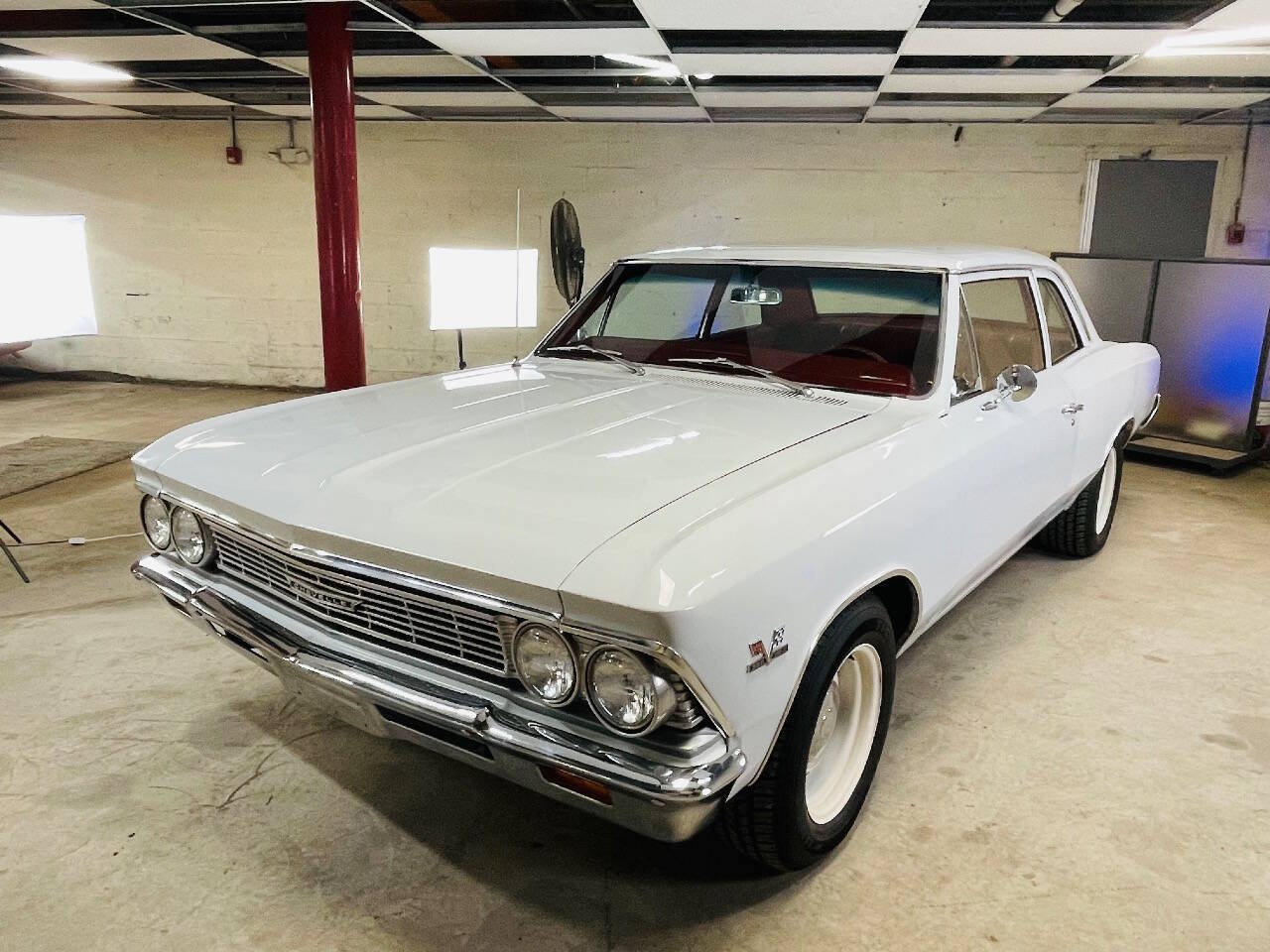 Chevrolet-Chevelle-1966-White-Red