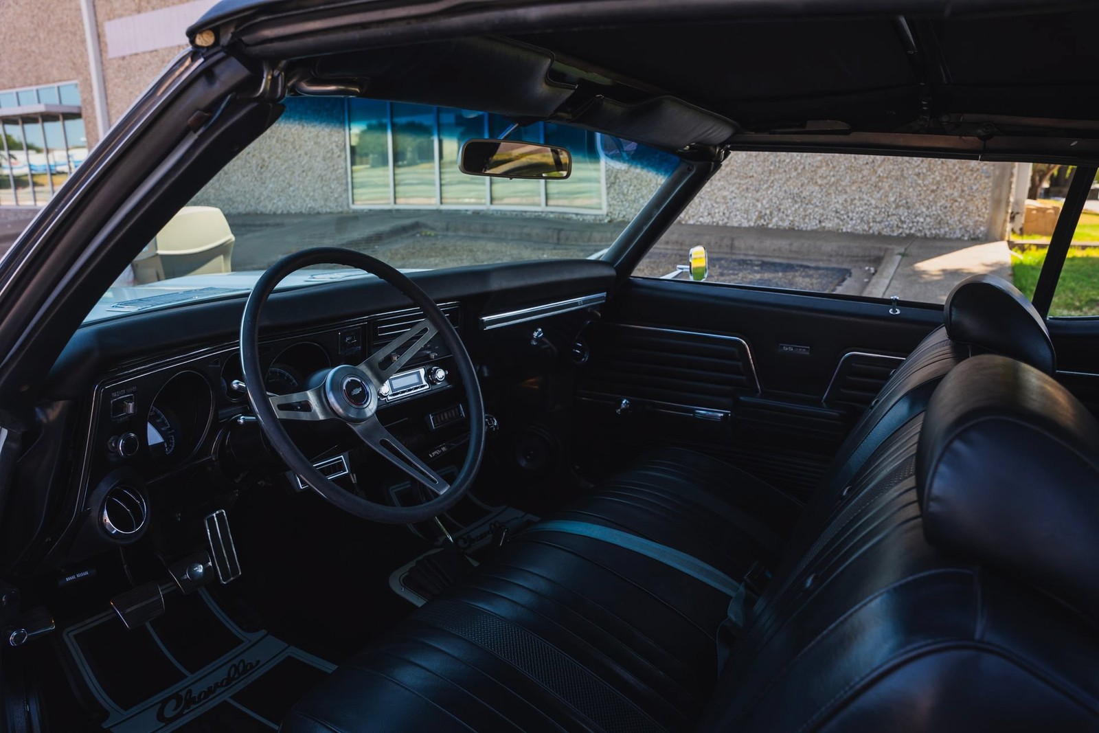 Chevrolet-Chevelle-1969-Ermine-White-Black