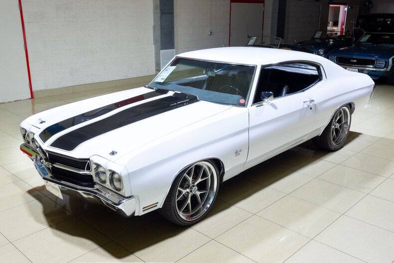 Chevrolet-Chevelle-1970-Arctic-White-Black-Bucket-Seat
