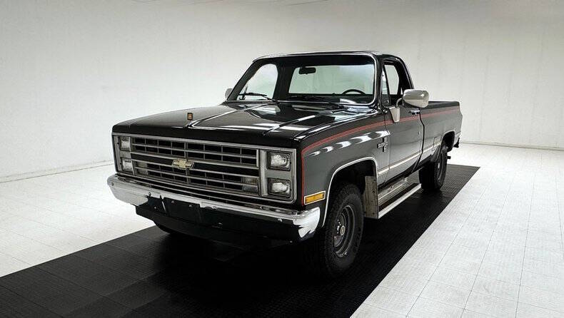 Chevrolet-Ck-1500-1986-Midnight-Black-Black