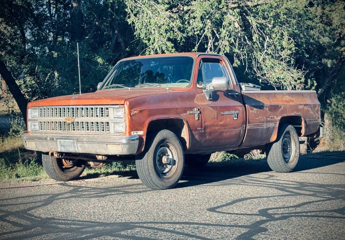 Chevrolet-Ck-2500-1982-Red