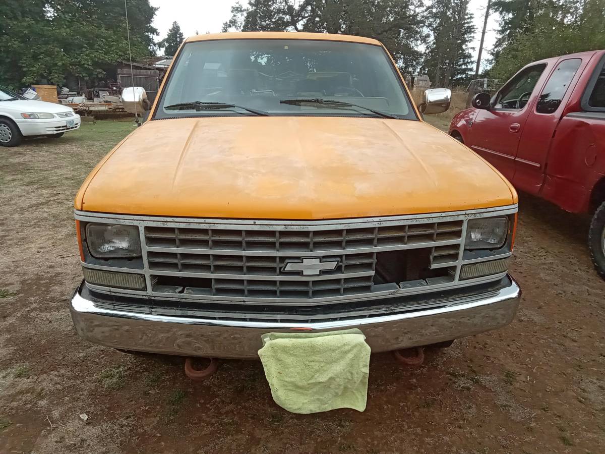 Chevrolet-Ck-2500-1988-Yellow
