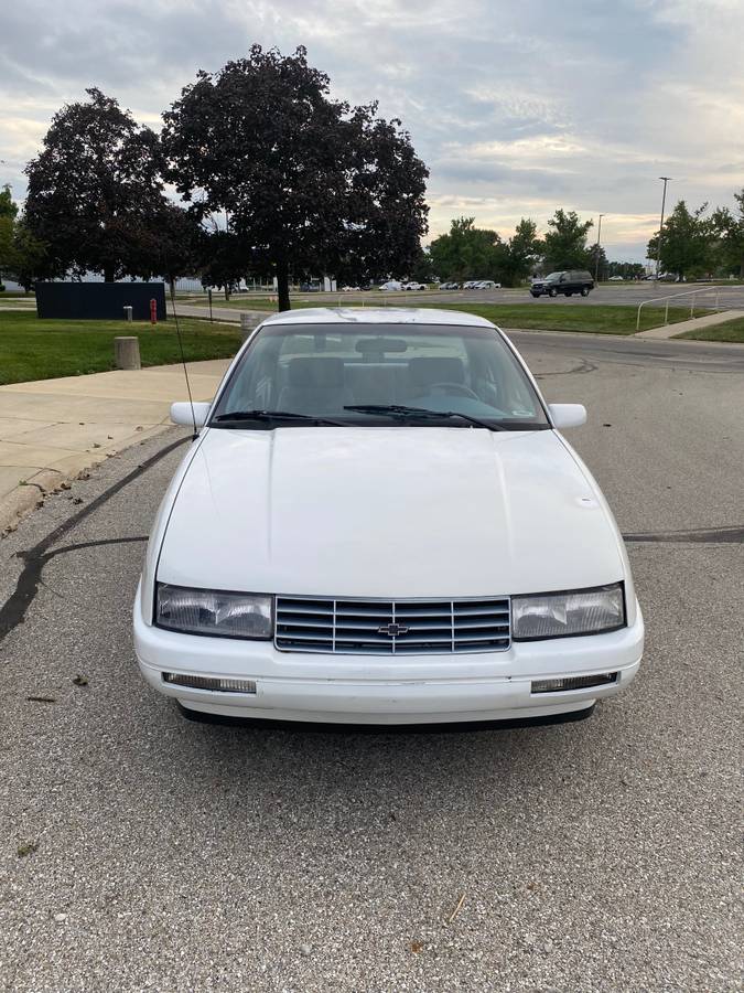 Chevrolet-Corsica-1995-Silver