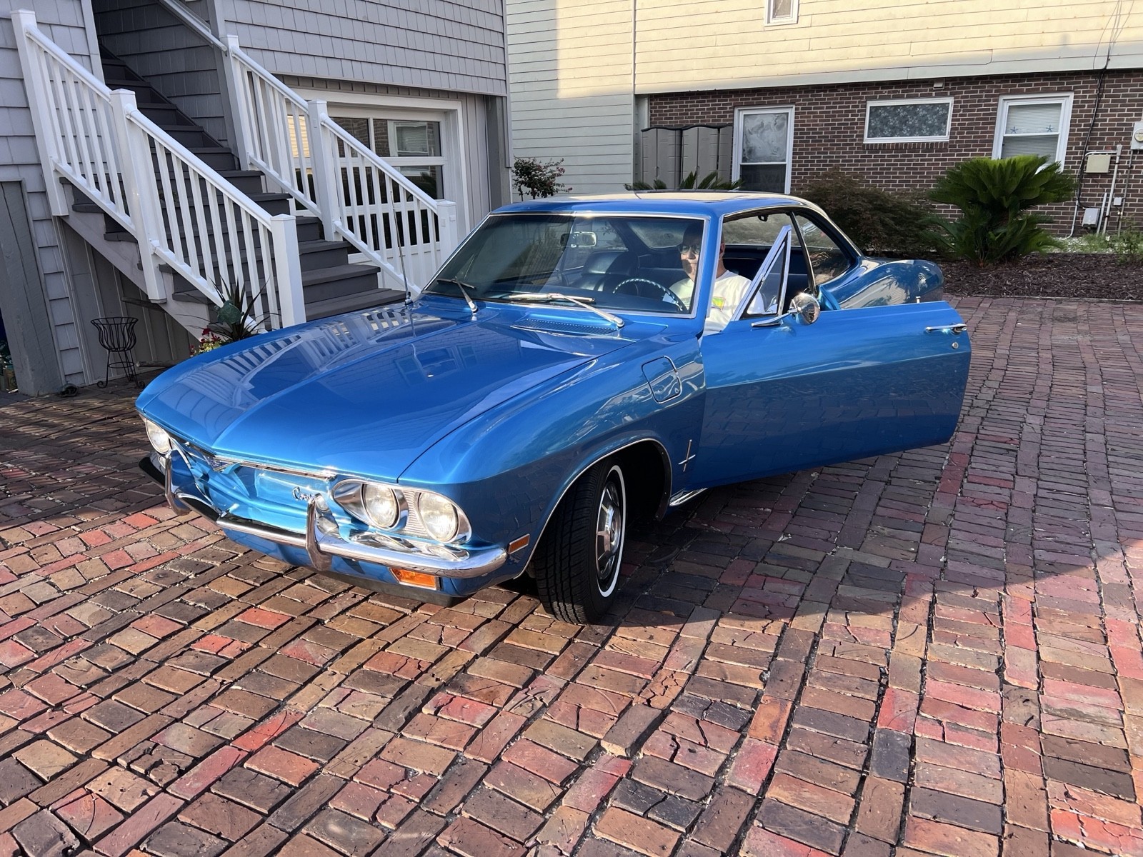 Chevrolet-Corvair-1969-Sedan