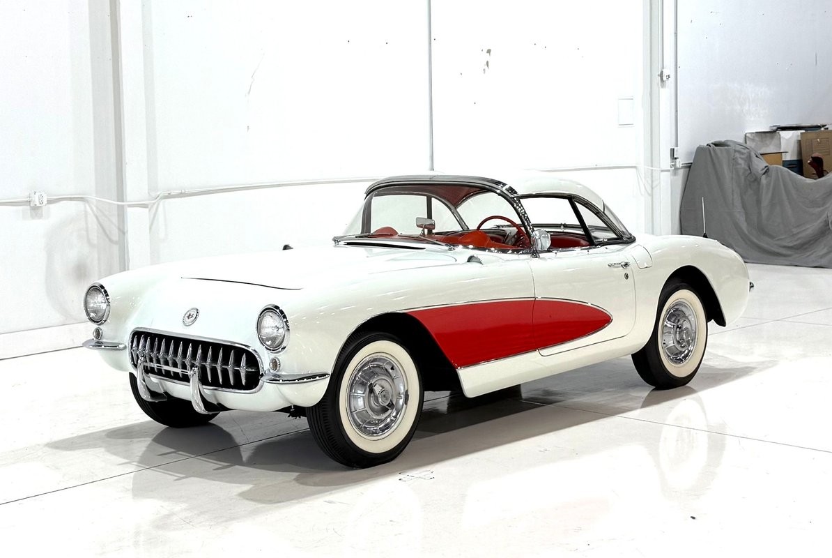 Chevrolet-Corvette-1957-Convertible-Red