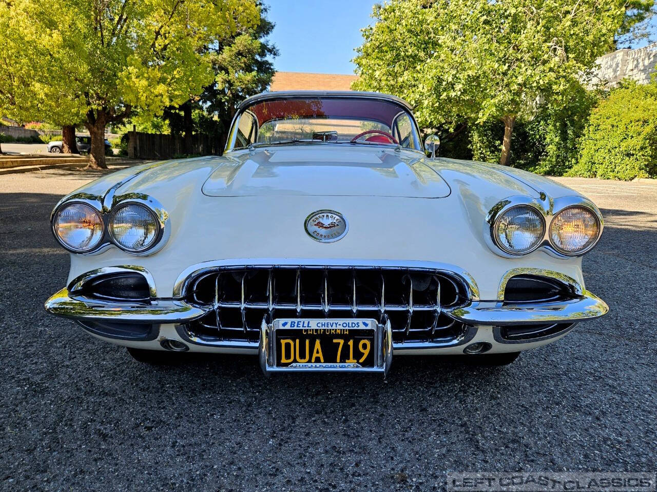 Chevrolet-Corvette-1958-Snowcrest-White-Red