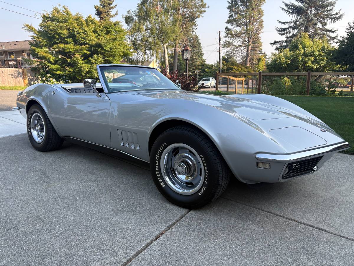 Chevrolet-Corvette-1968-Silver