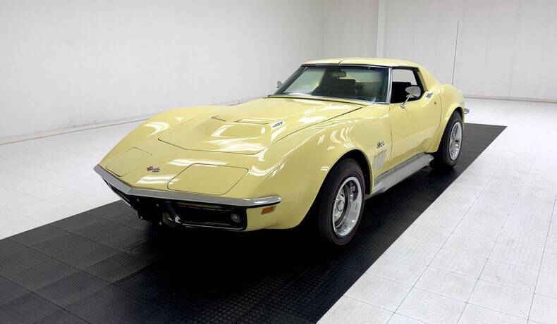 Chevrolet-Corvette-1969-Butternut-Yellow-Black
