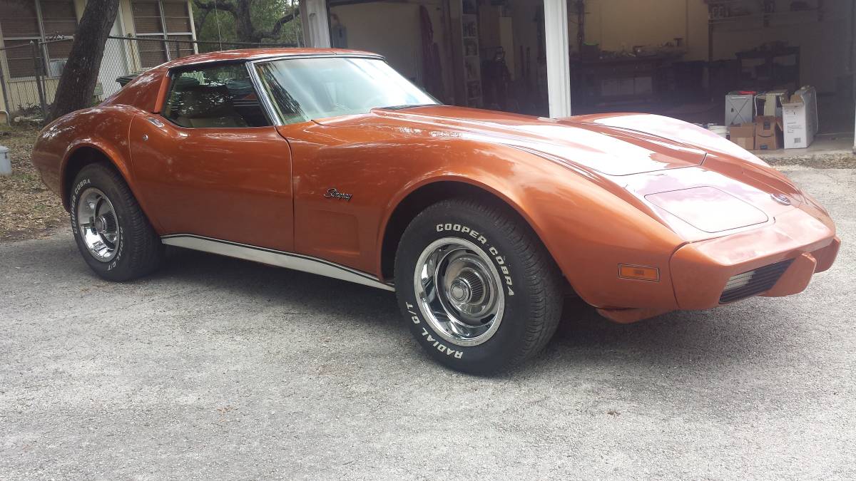 Chevrolet-Corvette-1975-Orange