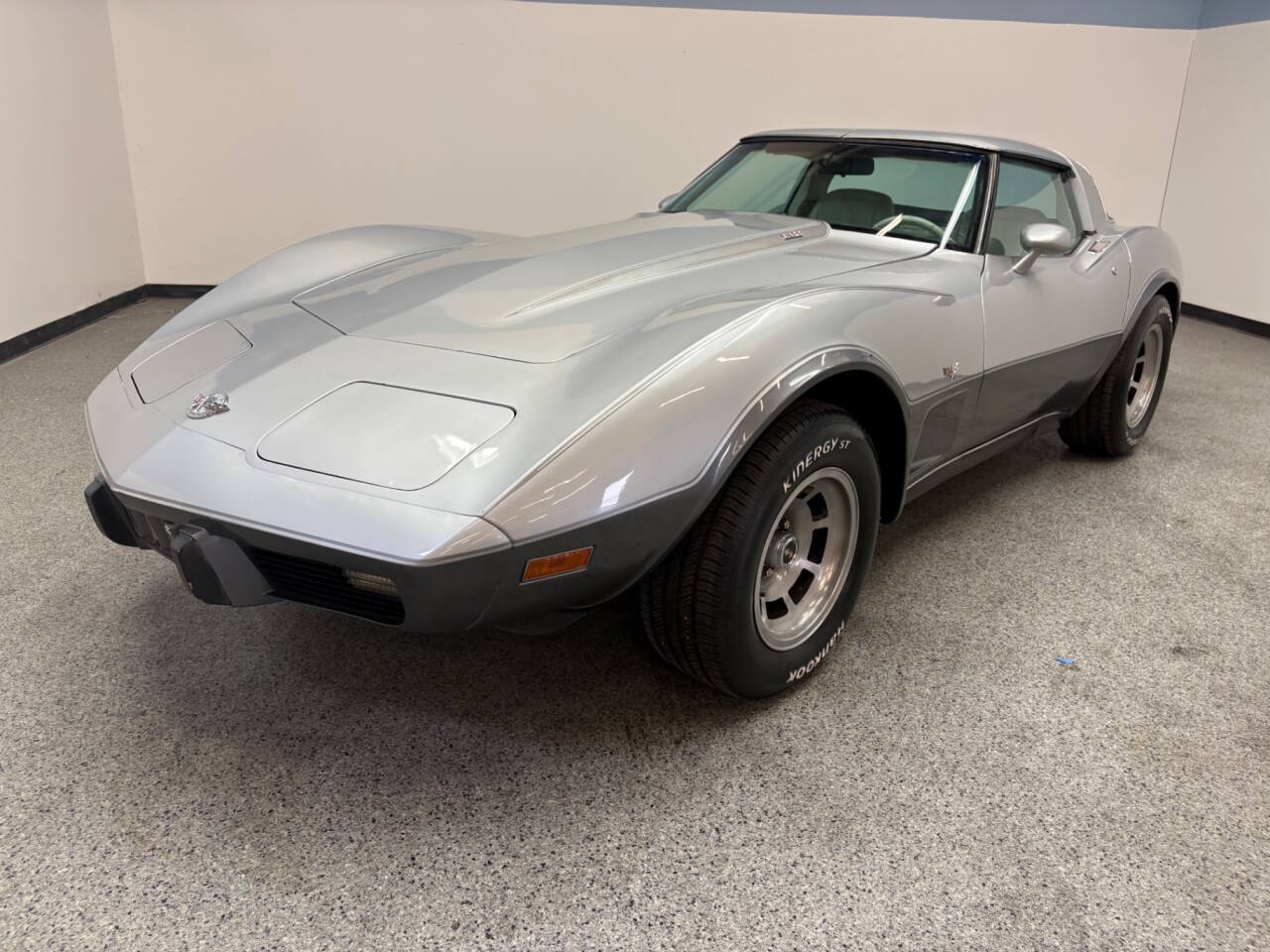 Chevrolet-Corvette-1978-Silver-Oyster