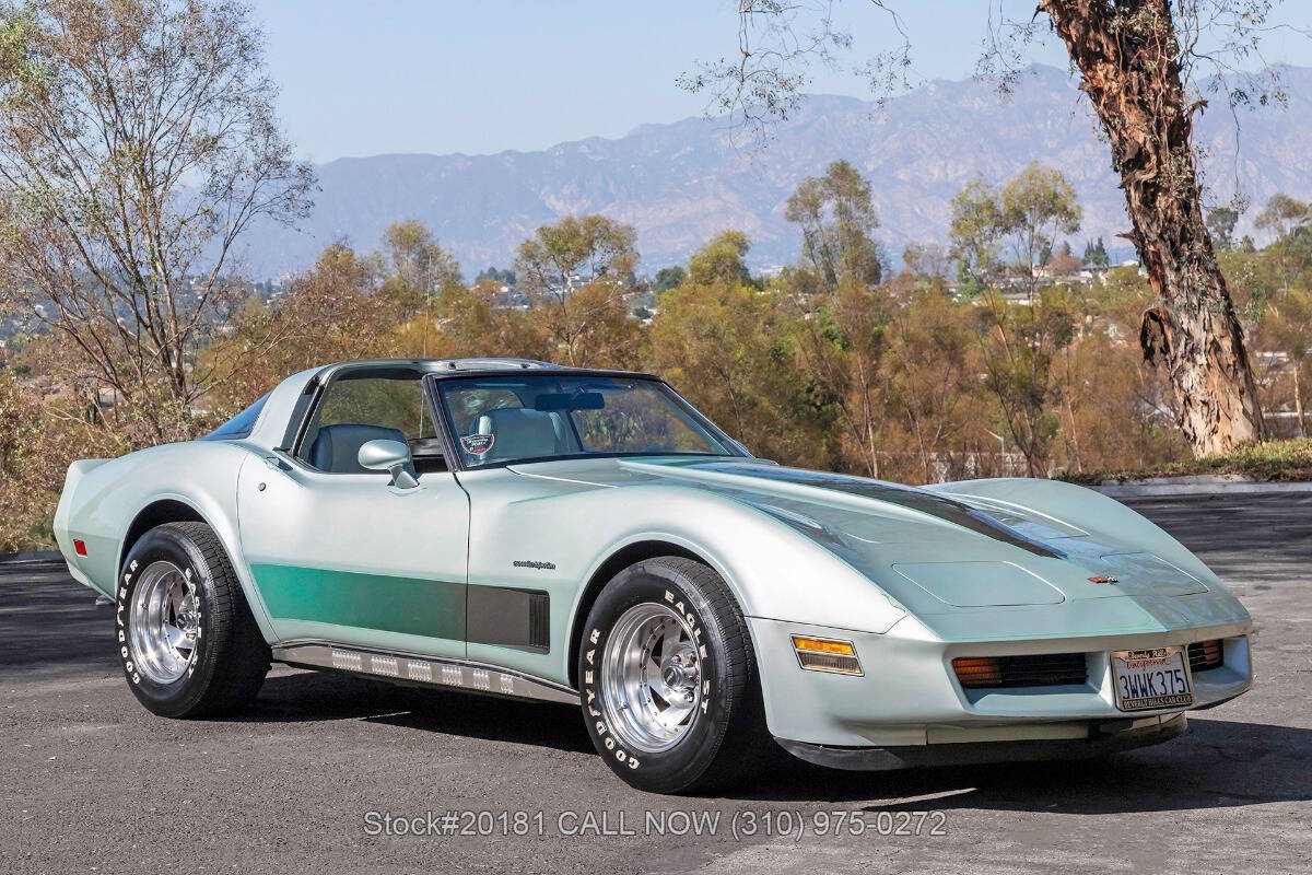 Chevrolet-Corvette-1982-Silver-Green-Metallic
