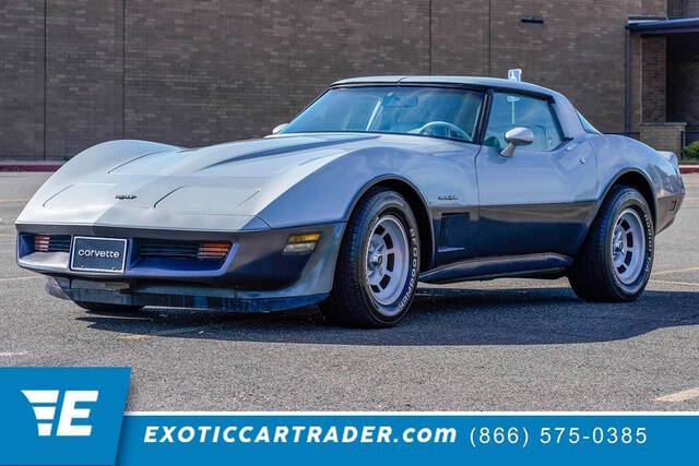 Chevrolet-Corvette-1982-Silver-MetallicDark-Charcoal-Metallic-Gray
