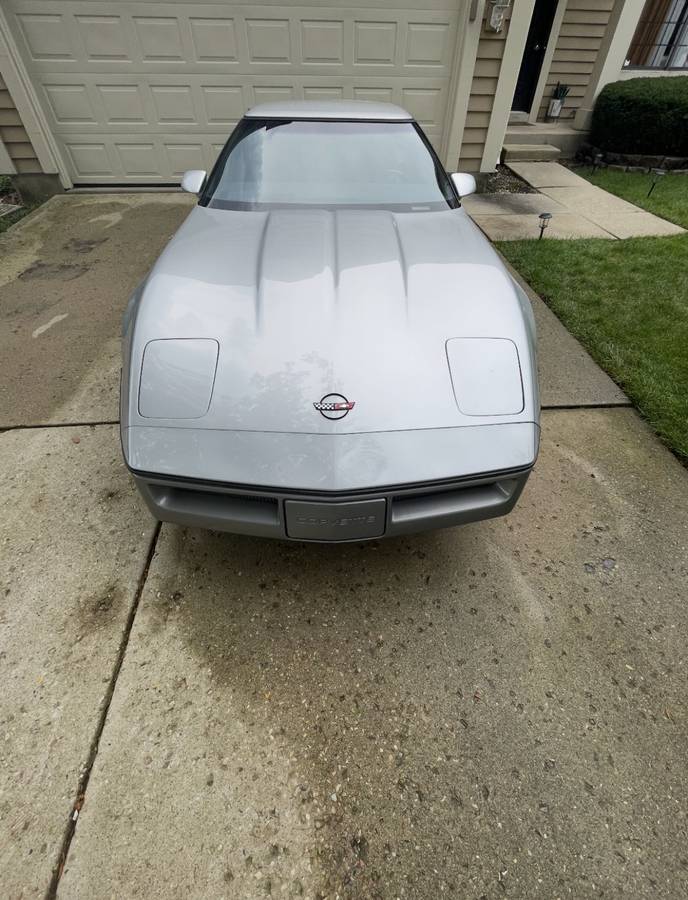 Chevrolet-Corvette-1984