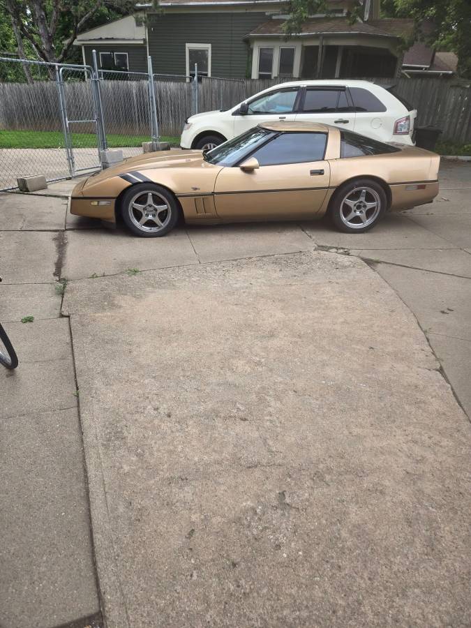 Chevrolet-Corvette-1984