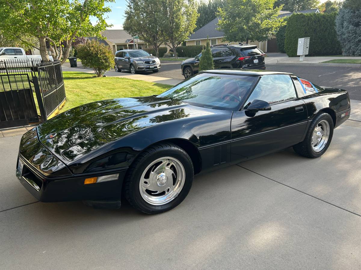 Chevrolet-Corvette-1984-Black