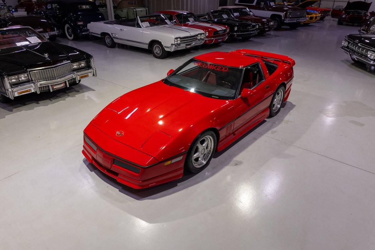 Chevrolet-Corvette-1984-Hatchback-Dark-Red