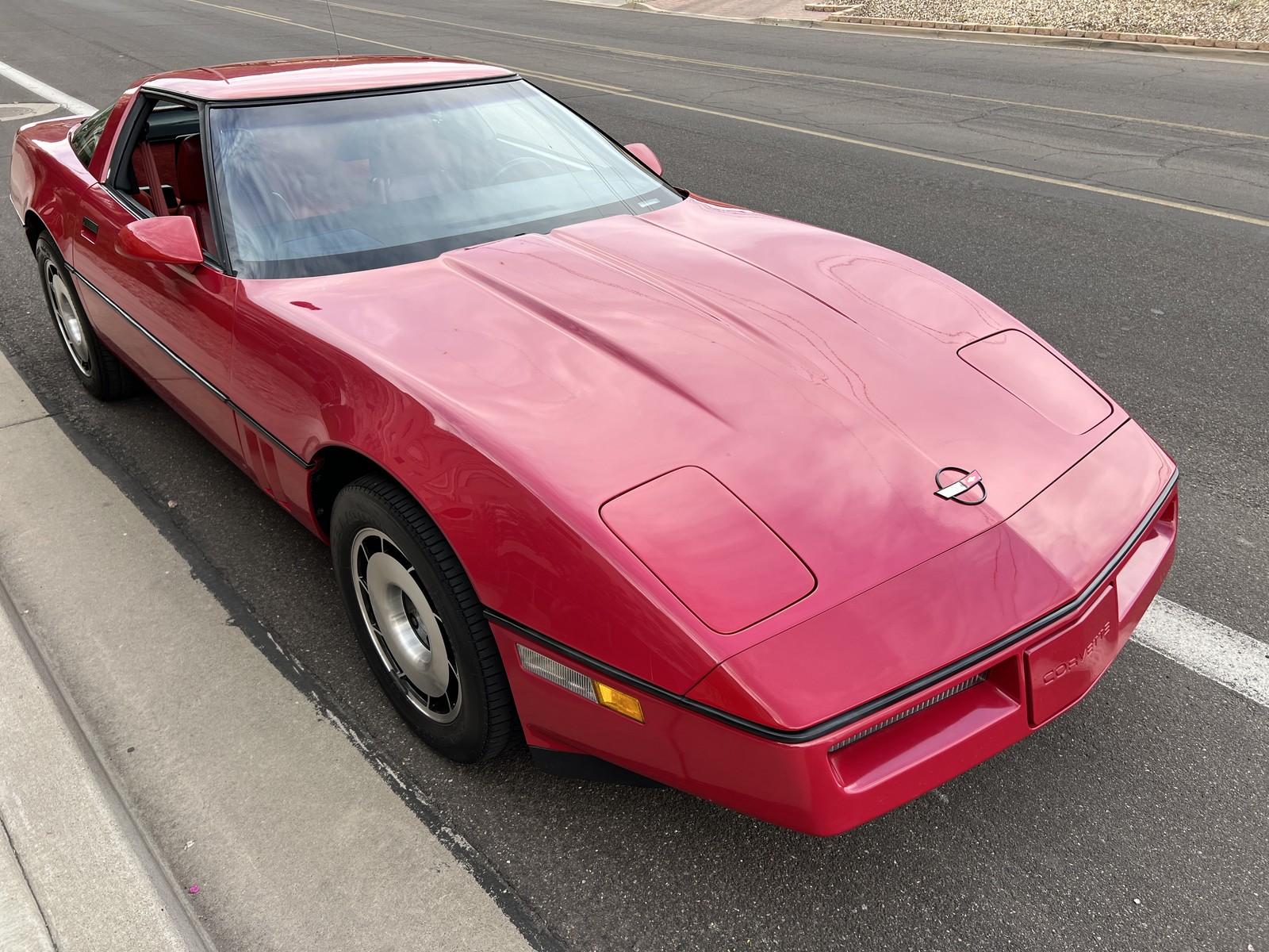 Chevrolet-Corvette-1984-Hatchback-red
